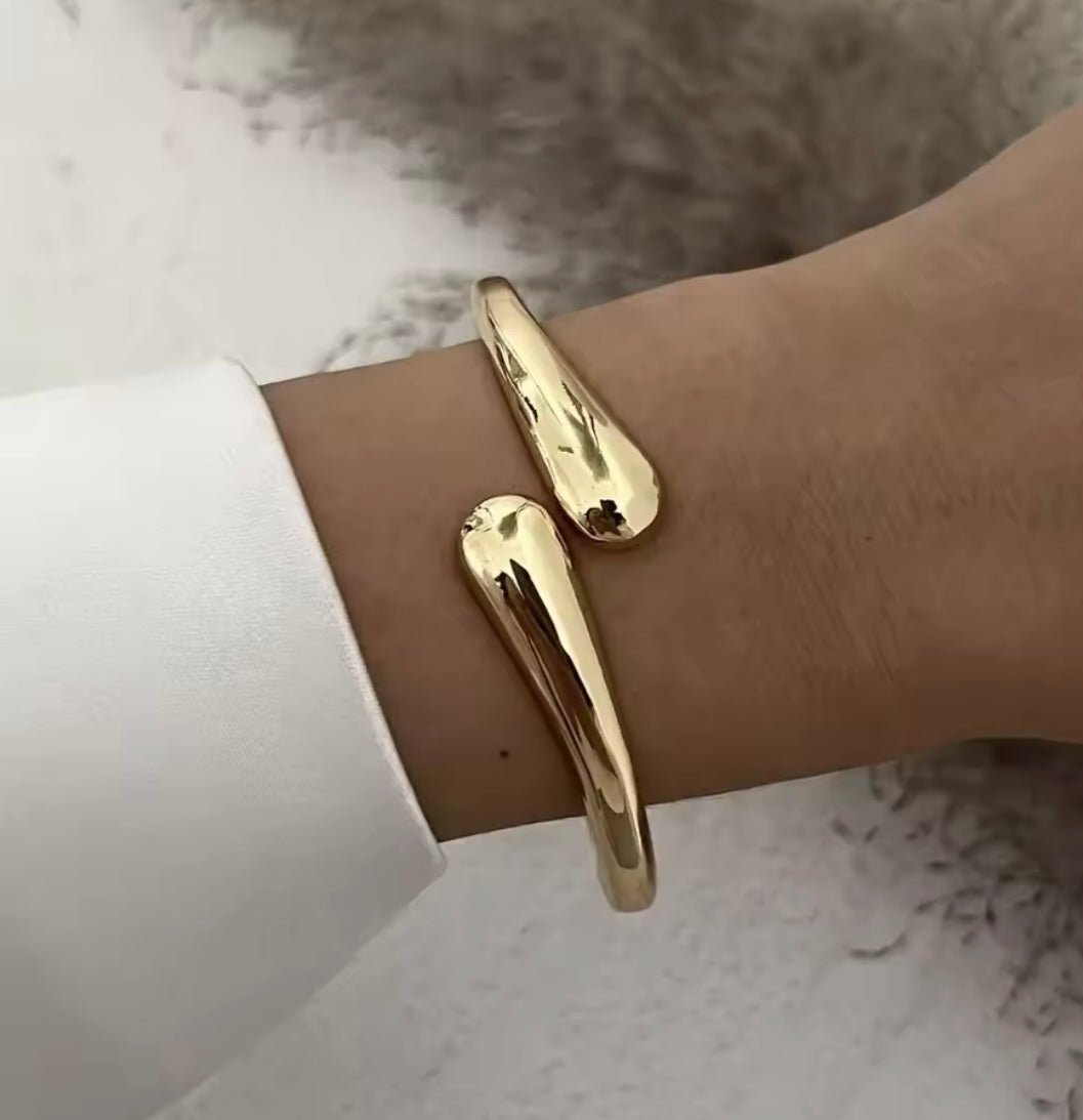 Cuff gold bangles