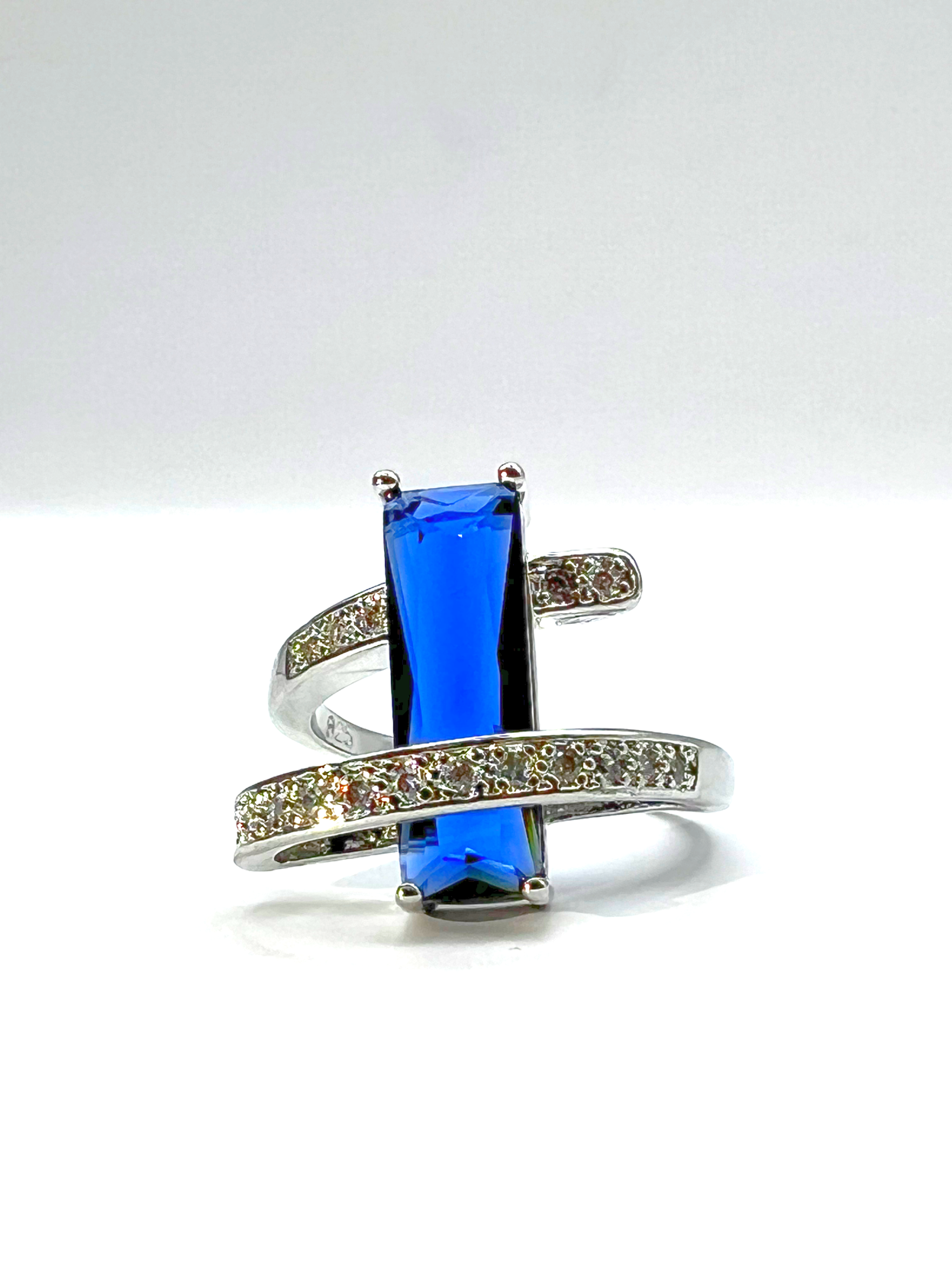 Sapphire blue ring