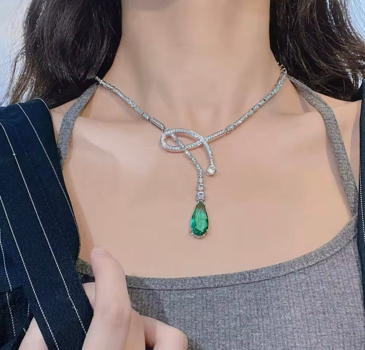 The emerald drop necklace