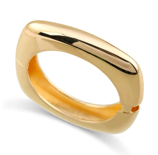 Flat gold bangle