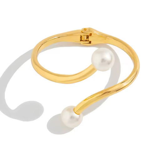 Pearl gold bangle