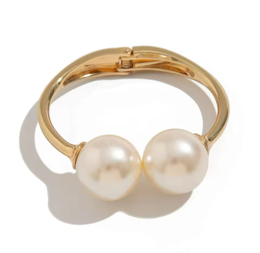 Double Pear gold bangle
