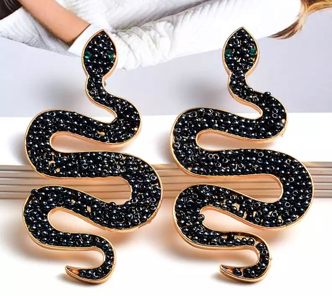 Black big earrings