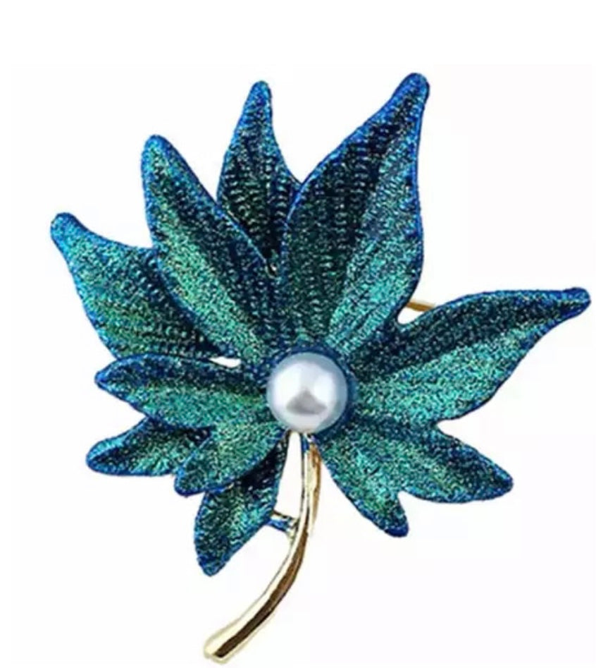 Green leaves brooch