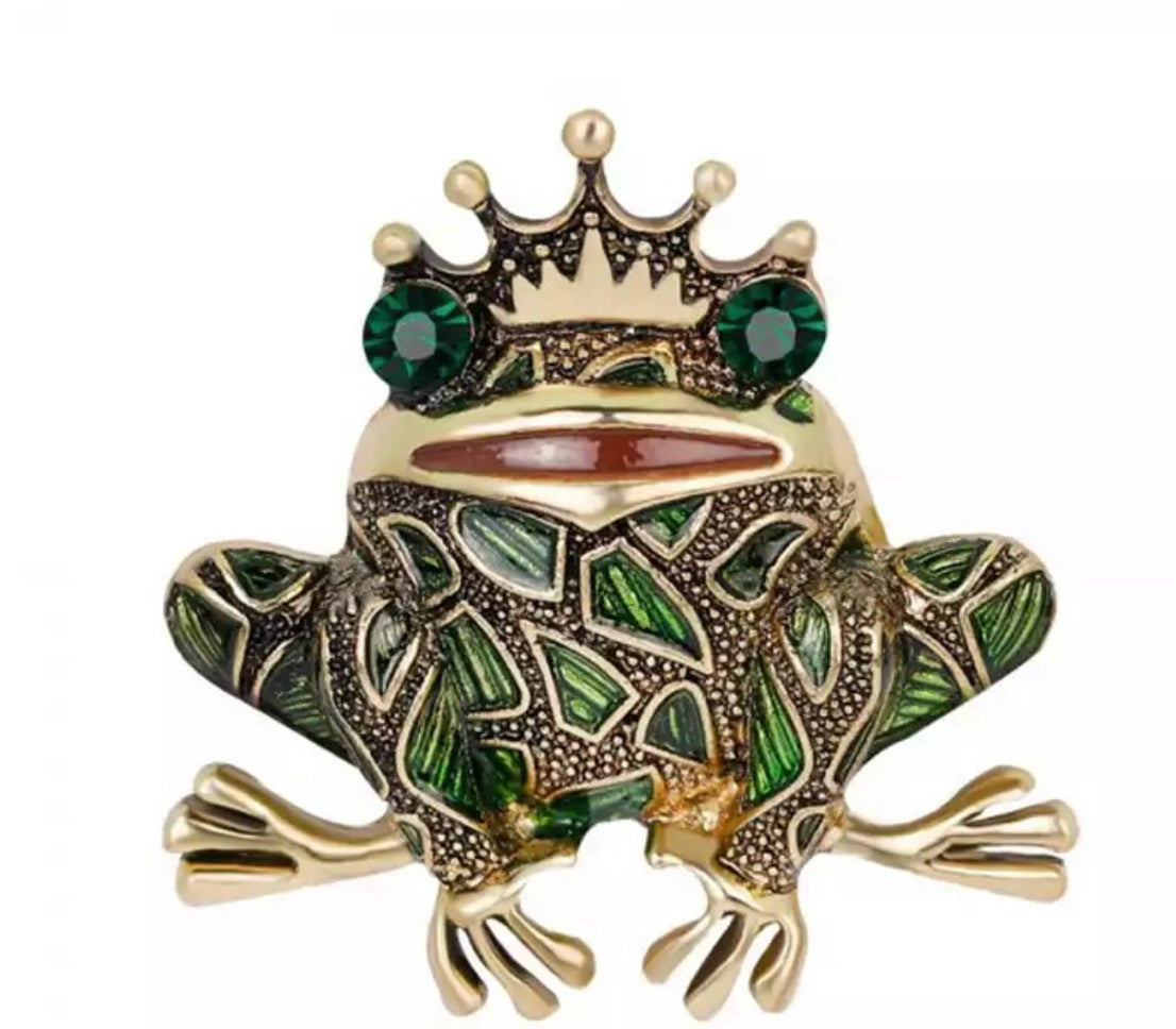 Queen frog brooch