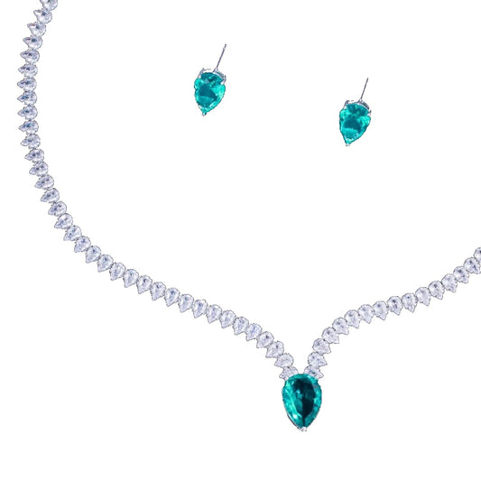 Set emerald necklace and earrings