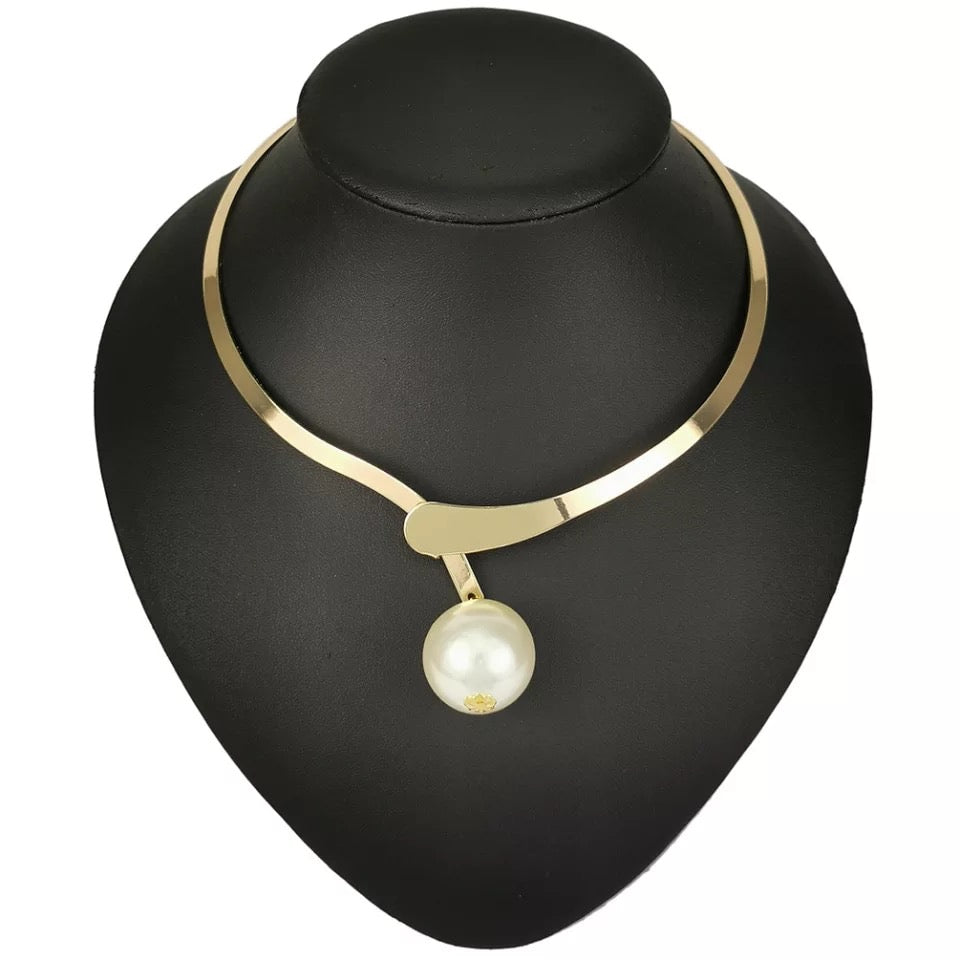 Pearl gold necklace