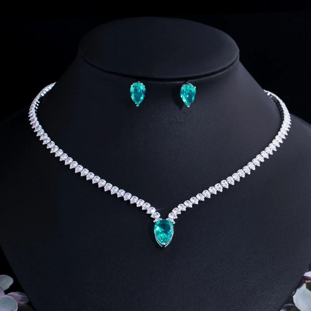 Set emerald necklace and earrings