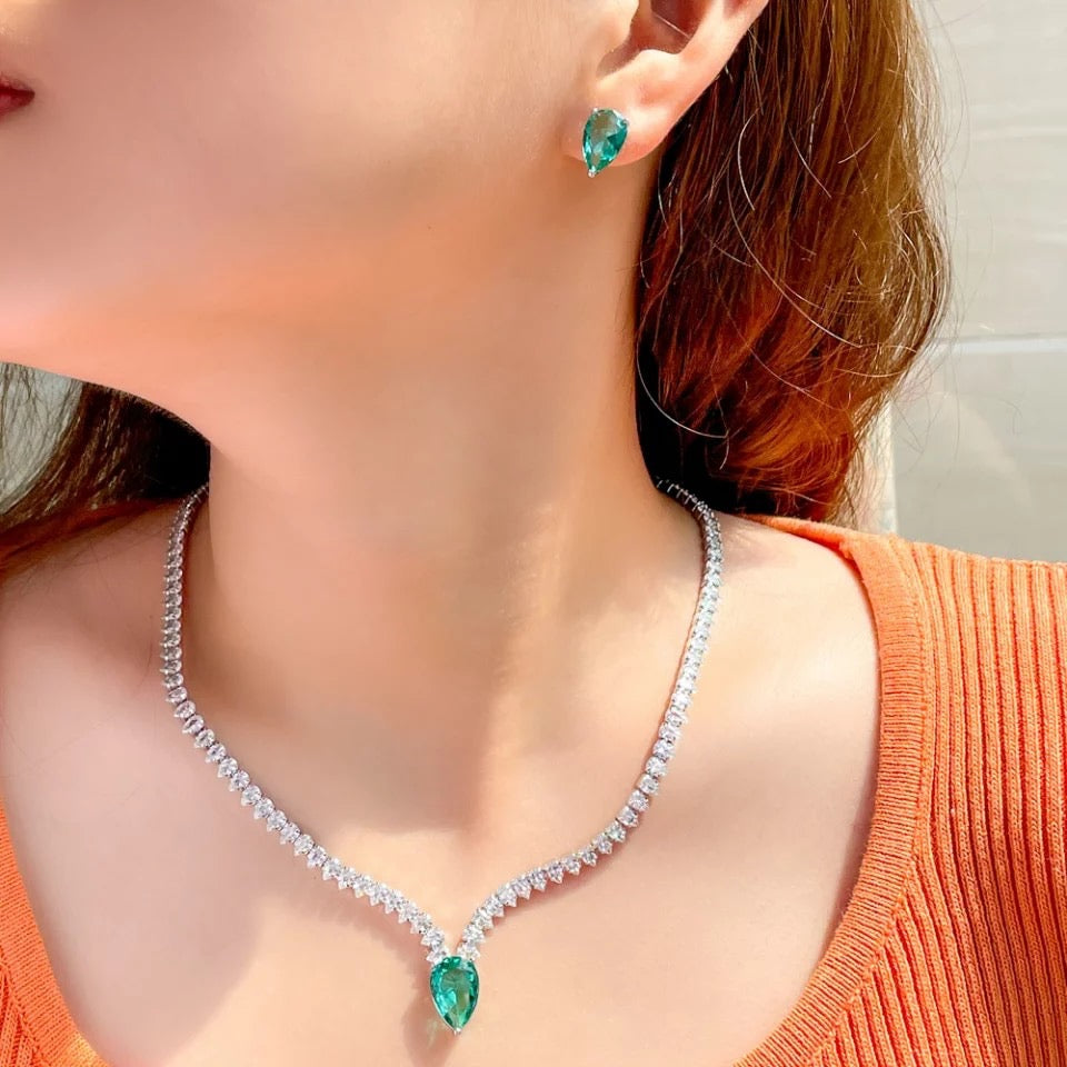 Set emerald necklace and earrings